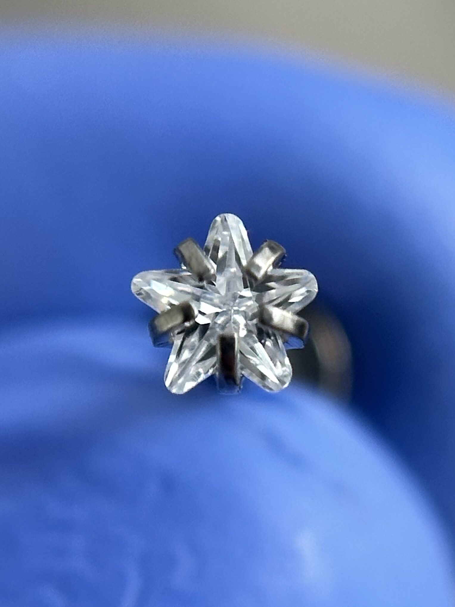 Joya Piercing Triángulo / En Titanio Para Oreja y Boca