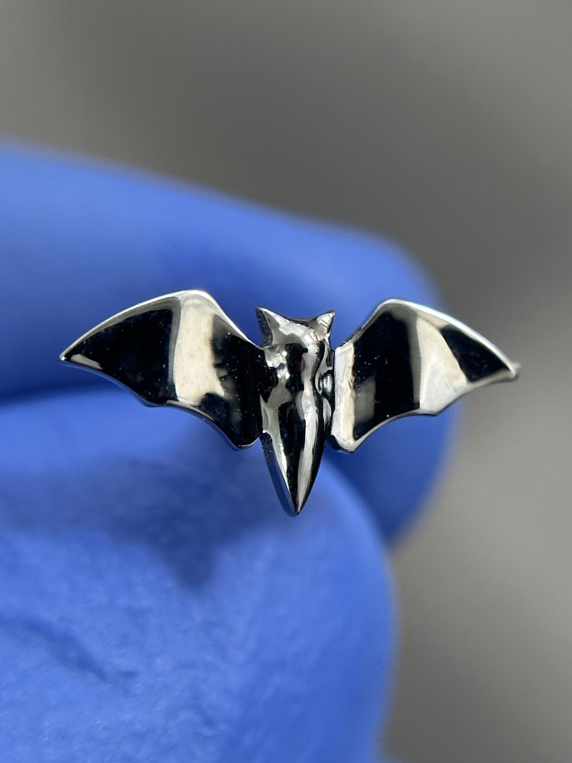 Joya Piercing Murciélago Liso / En Titanio Para Oreja