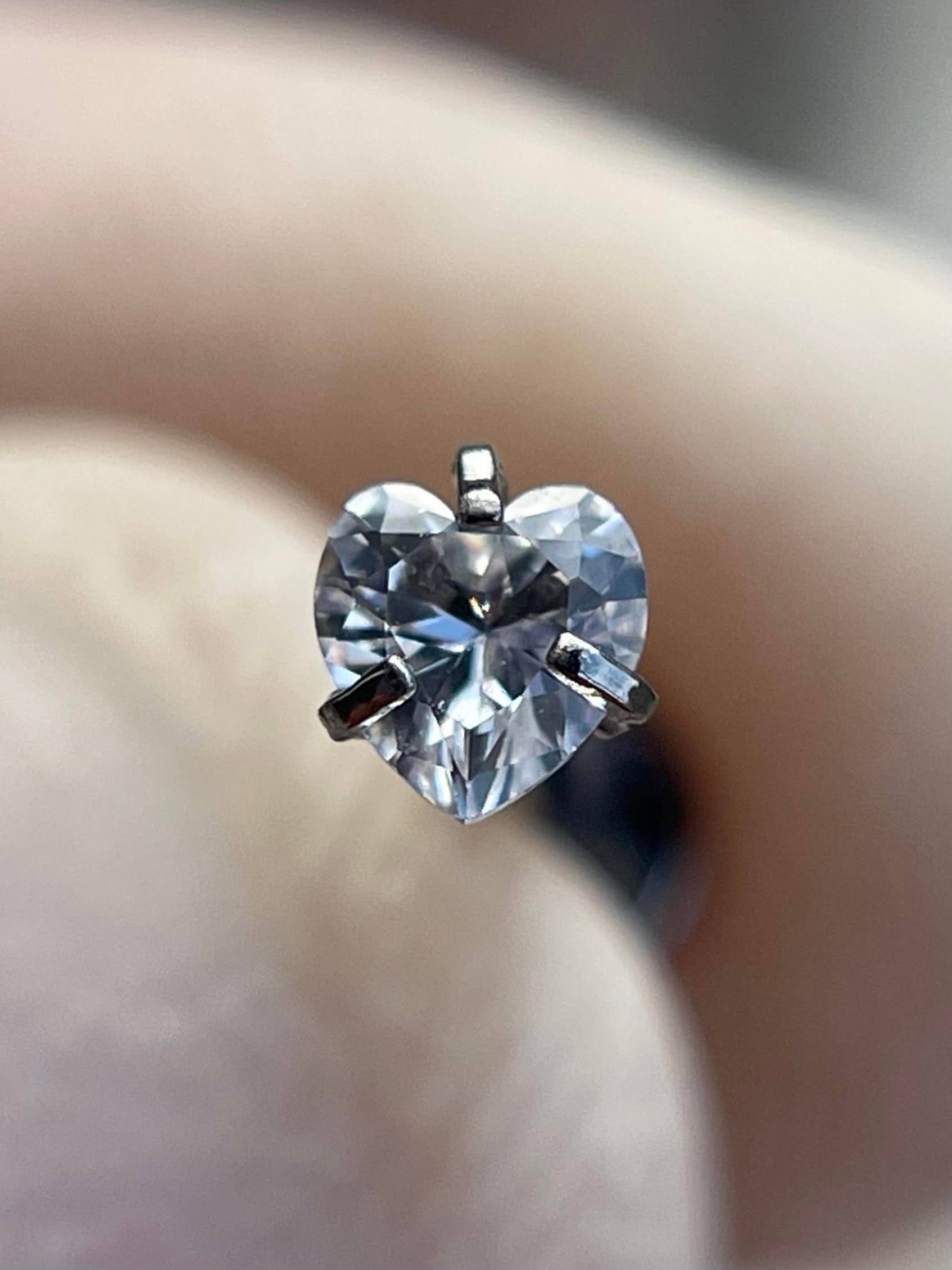 Joya Piercing Amor En titanio Para Oreja