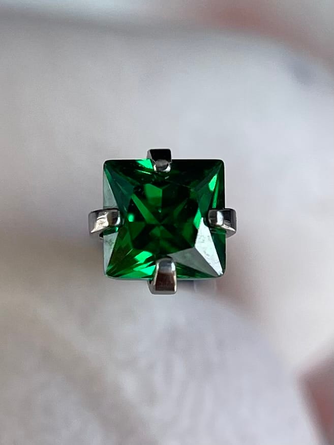 Joya para piercing en titanio para oreja zircón verde Apolo