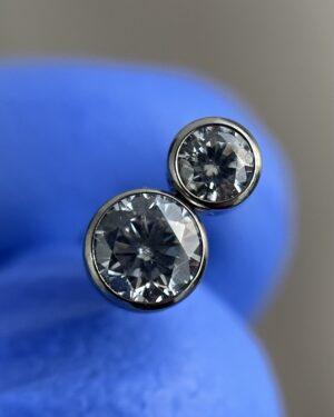 Joya Piercing Marfil / En titanio Para Oreja