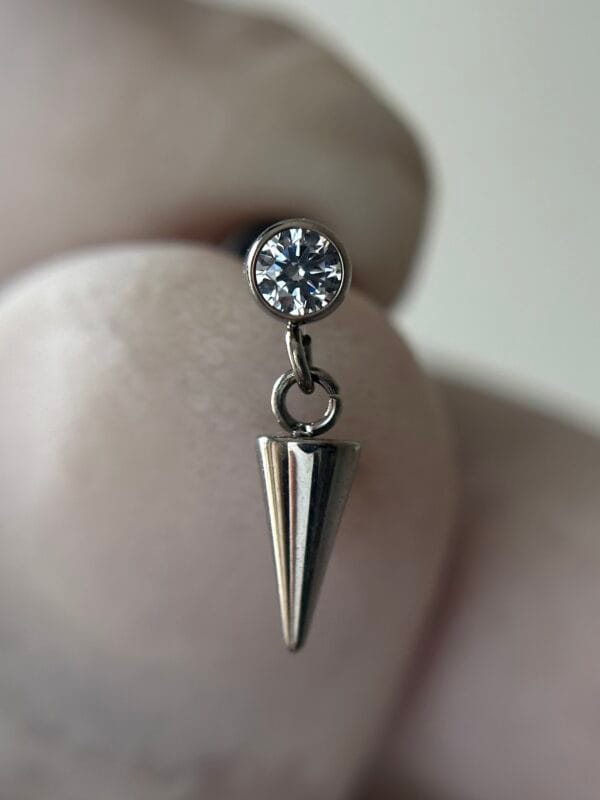 Joya Piercing Colgant · En titanio para oreja