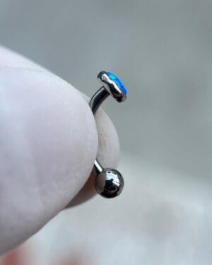 Joya Piercing Zafiro en titanio Colombia 2