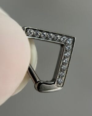 Joya piercing Ber · En titanio para oreja y nariz tienda online Colombia
