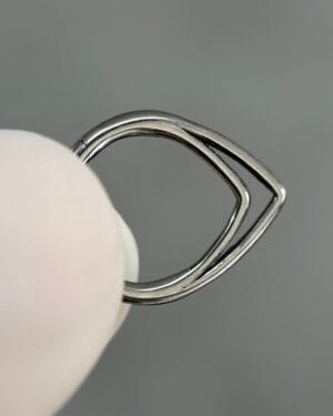 Joya piercing Jar · En titanio para oreja y nariz tienda online Colombia