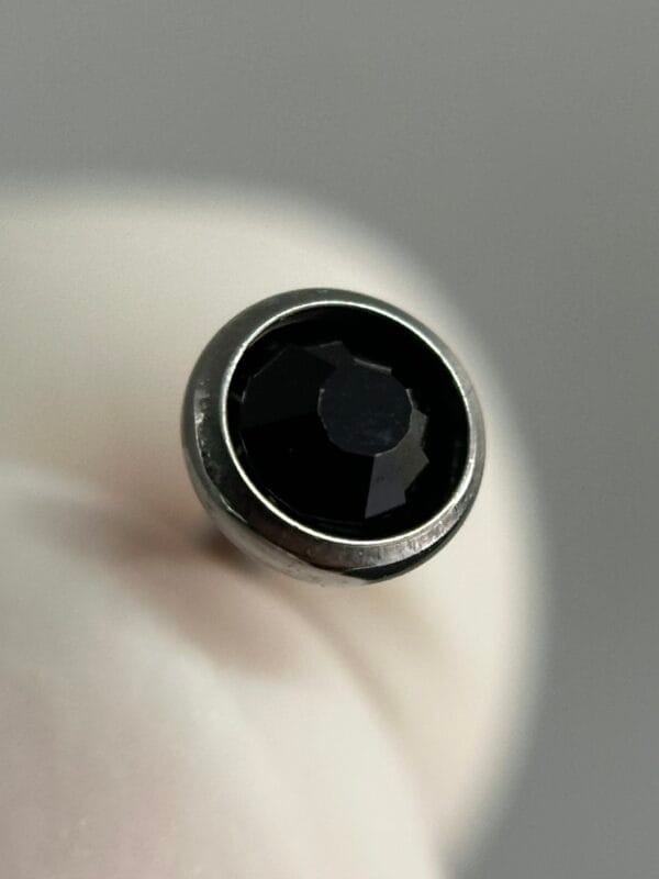 Joya piercing UHY · En titanio para oreja, nariz y boca Eight piercing tienda online
