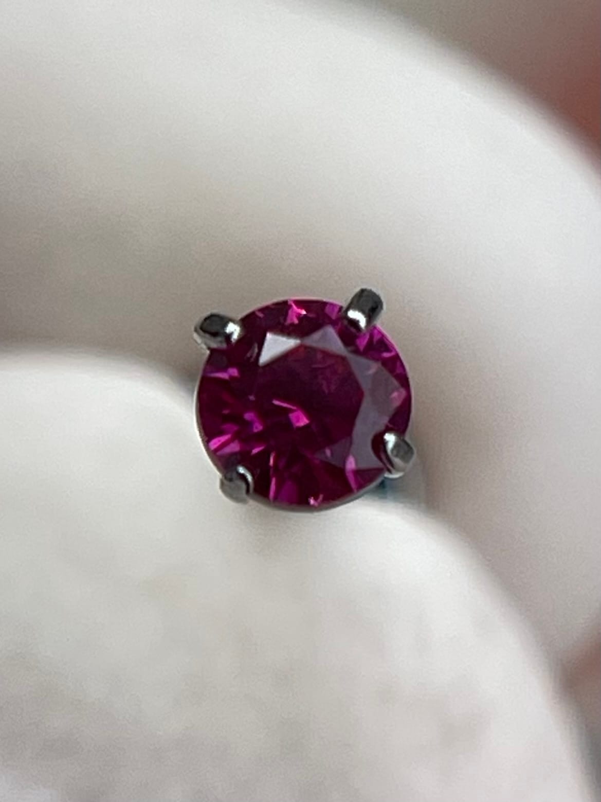 Joya para piercing Ruby para oreja nariz en titanio