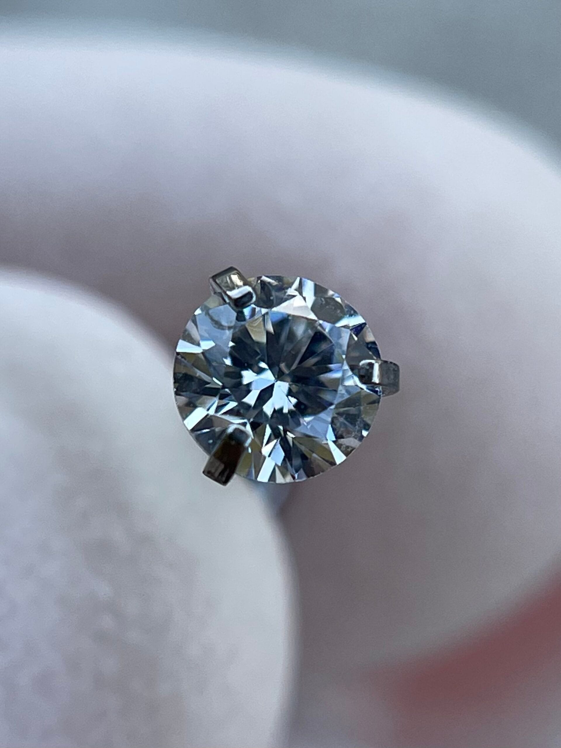 Joya piercing ELR para oreja en titanio