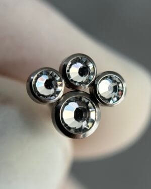 Joya piercing MAM en titanio para oreja