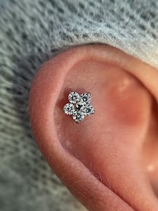 EIGHT PIERCING STUDIO By Sofía Piercings Pereira place picture