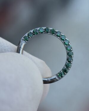 Joya para piercing lou en titanio para oreja y nariz daith séptum