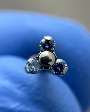 Joya Piercing Trinity Azul En titanio Para Oreja y Nariz
